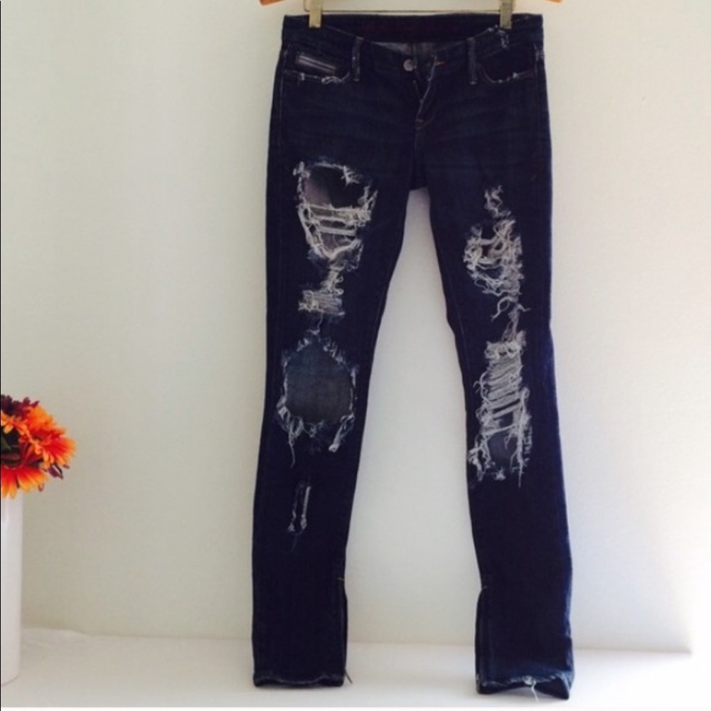 Ruehl no.925 distressed jeans